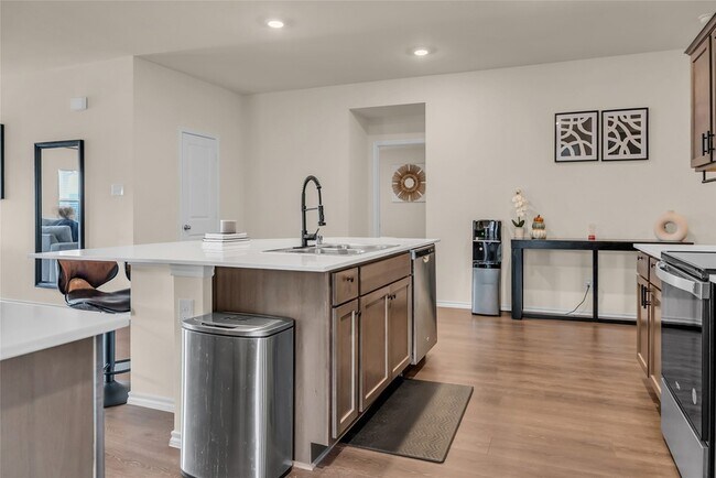 Building Photo - 1924 Willow Crk Rd