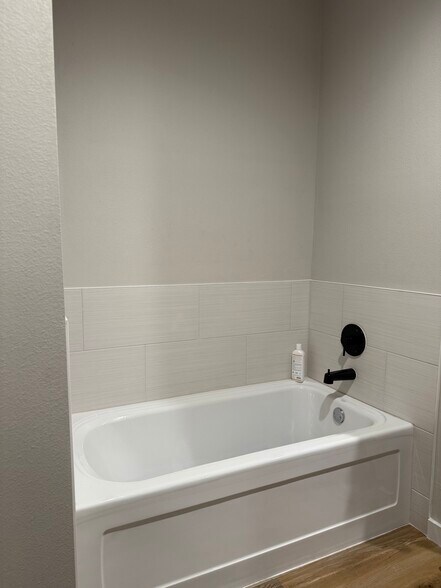 Building Photo - 3442 Pewter Ln