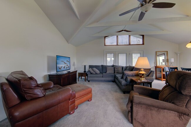 Building Photo - 404 Colorado Dr