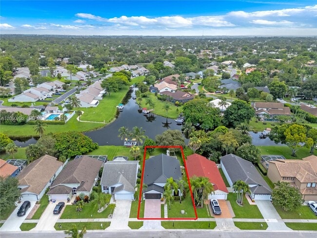 Building Photo - 758 Lake Wellington Dr