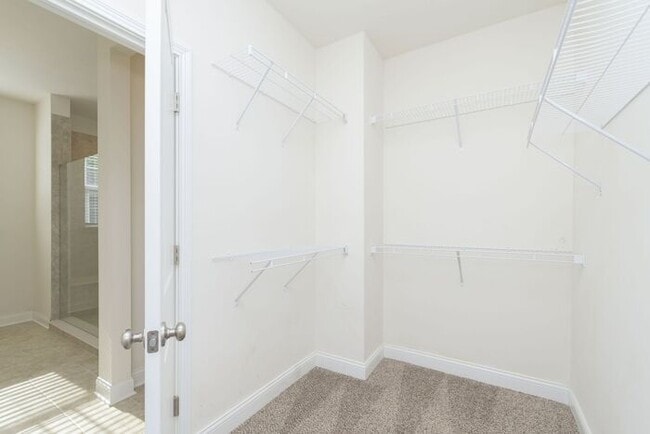 Building Photo - Beautiful Three Bedroom in Carmel!