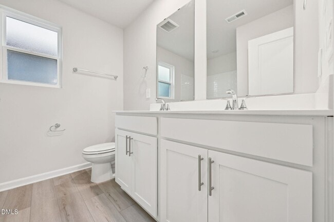 Building Photo - 5 and A Loft single family for sale