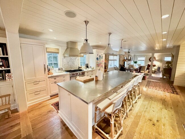 Primary Photo - 9 Barclay Ct