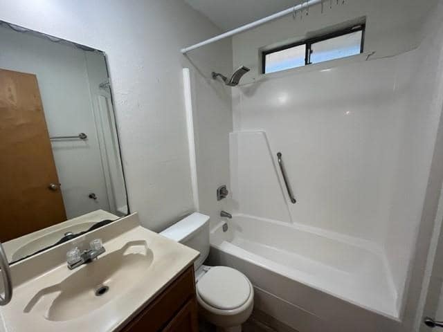 Building Photo - 35515 Oakridge Ave