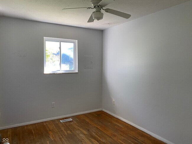 Building Photo - 220 Maple St