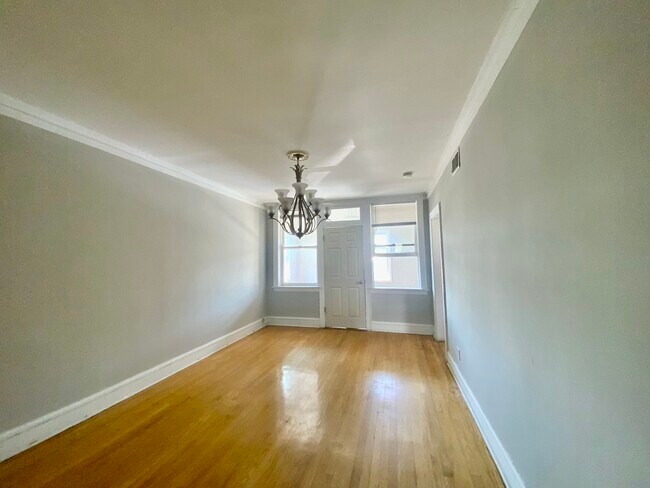 Building Photo - 5511 W Diversey Ave