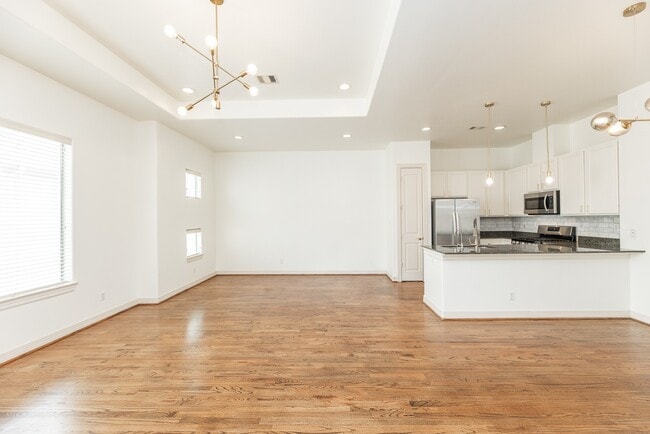 Building Photo - 3898 Center St