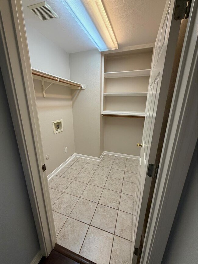 Building Photo - 8413 Sea Ash Cir