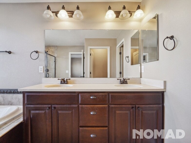 Building Photo - 13035 Tamarac Pl