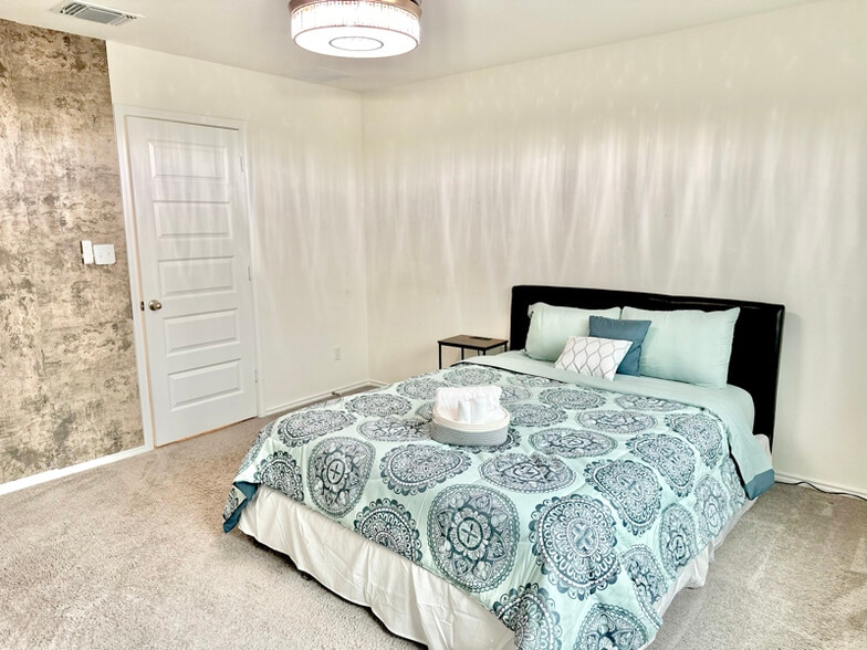 Building Photo - 1106 Aronia Ln