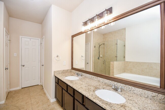 Building Photo - 2135 Waterford Park St