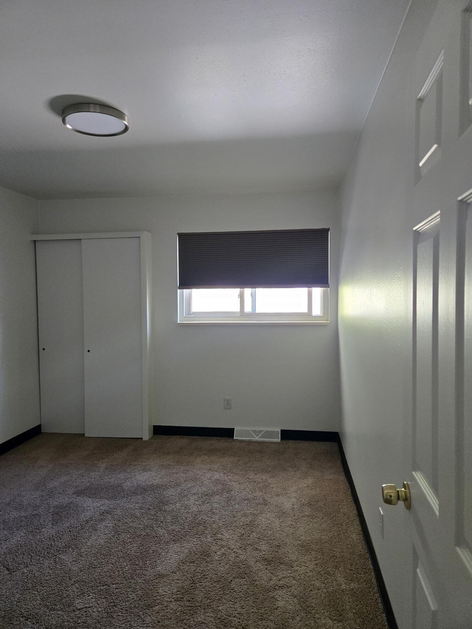 Spacious and bright bedroom 1 - 2751 Leisure Dr