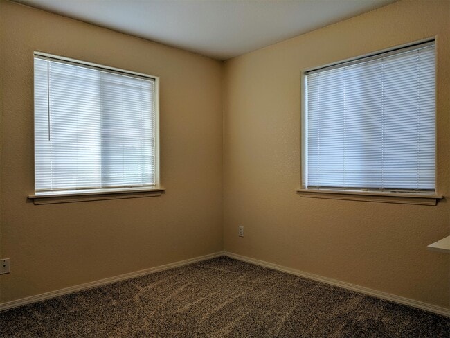 Building Photo - 19 Diane Rd