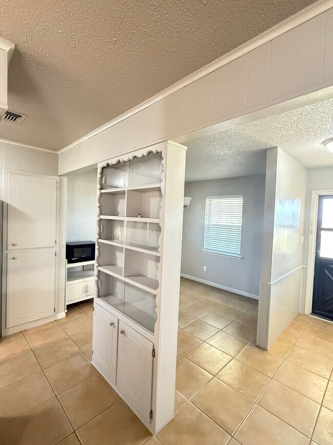 Building Photo - Classic Celina Charm with Vintage Comfort - Spacious 3-Bedroom Home with Large Yard and Covered P...