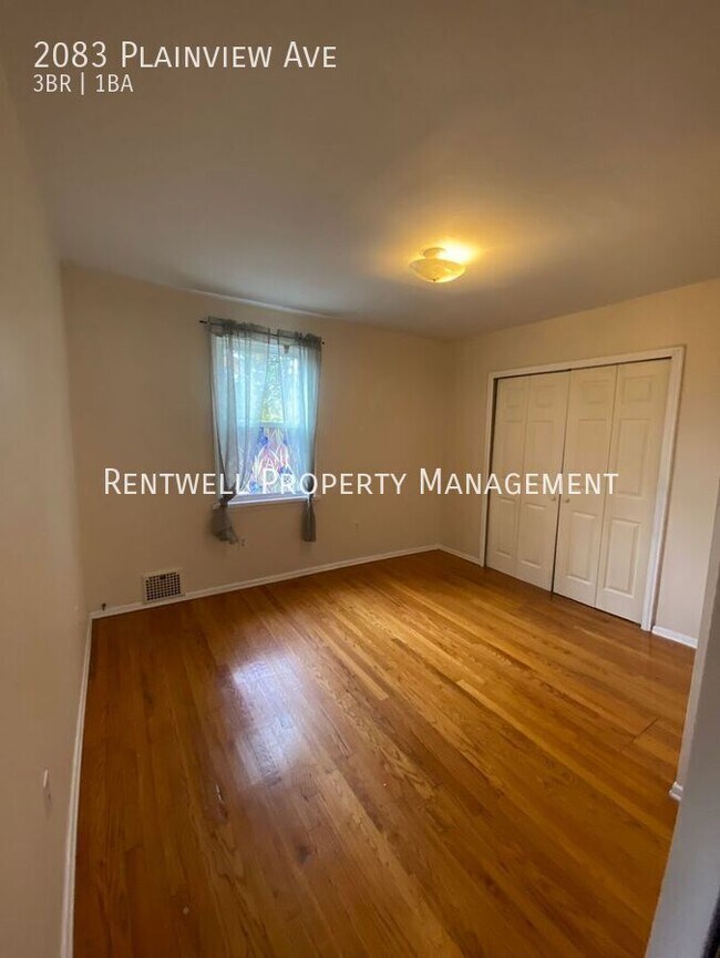 Building Photo - 2083 Plainview Ave
