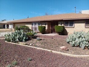 Building Photo - Charming 4-bedroom, 2-bathroom! Showings available NOW!