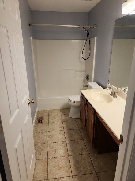 Building Photo - 3802 Scarlet Oak Dr