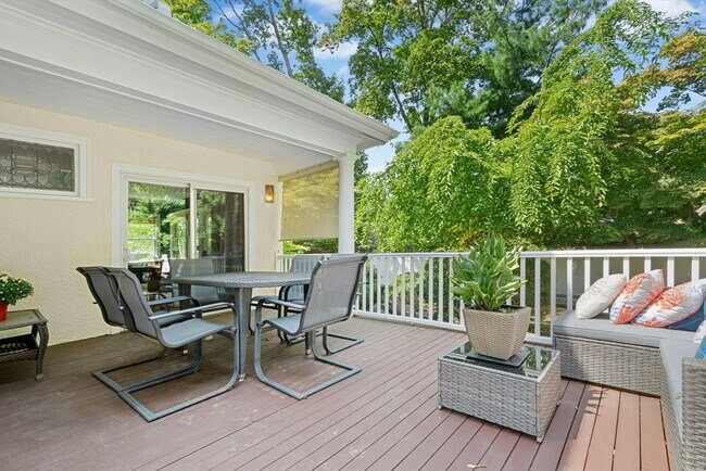 Building Photo - 231 Lagrange St