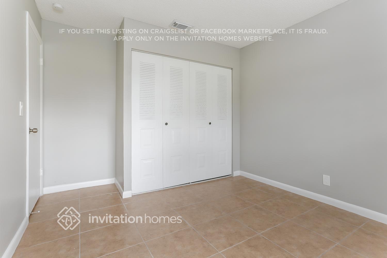 Building Photo - 9422 Saddlebrook Dr