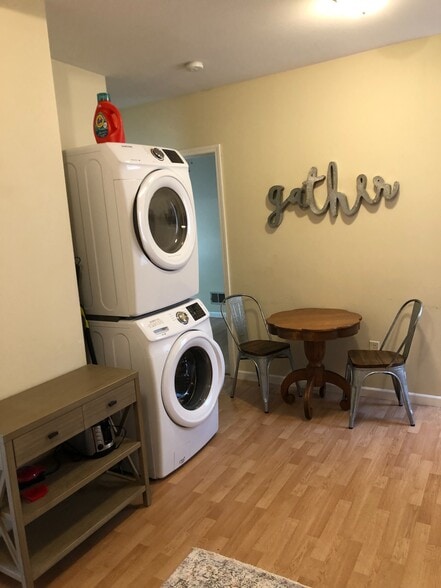 Kitchen/Laundry - 476 Center St