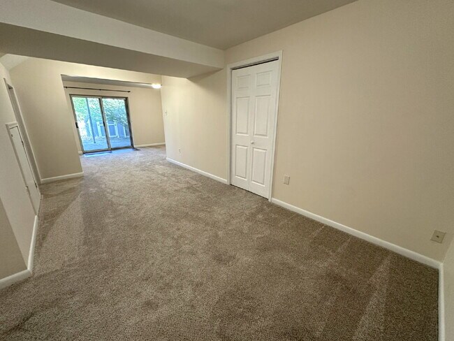 Building Photo - 3-Bedroom Townhome in Furnace Hills