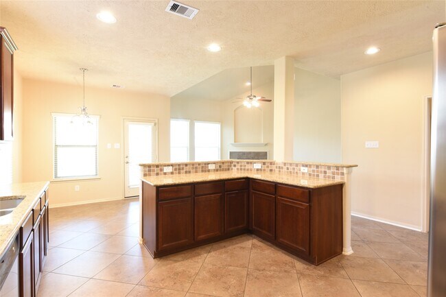 Building Photo - 118 E Lasting Spring Cir