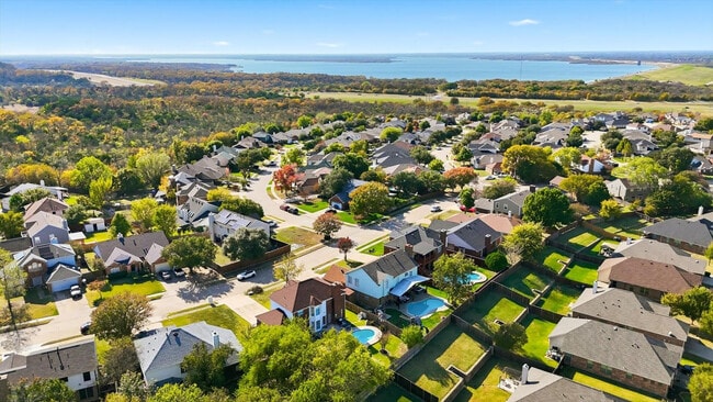 Building Photo - 6440 Knoll Ridge Dr