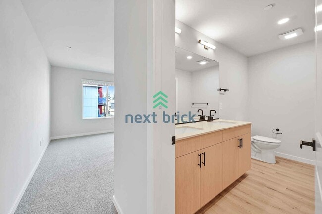 Building Photo - Modern Brand New 3-Bed, 3-Bath Home in the Heart of Lynnwood – Luxury Living Awaits!
