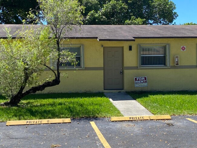 Building Photo - 850 SW 9th Ave