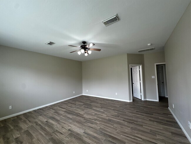 Building Photo - 18515 Skippers Helm