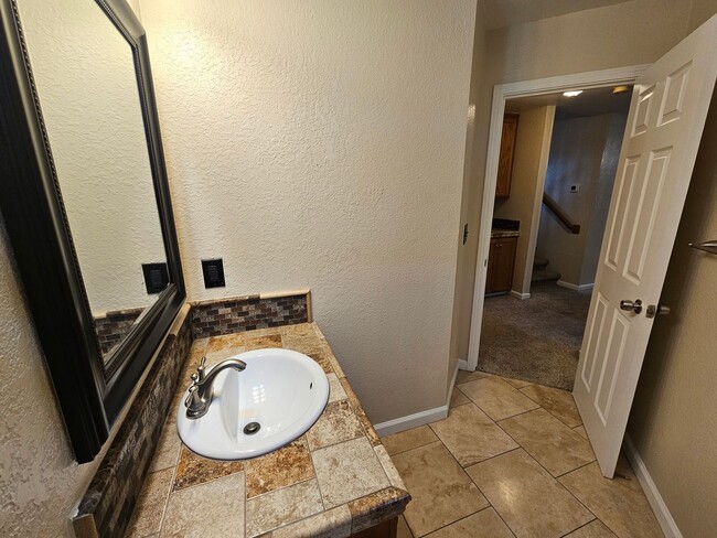 Building Photo - Large 4 bedroom two story in east Modesto!