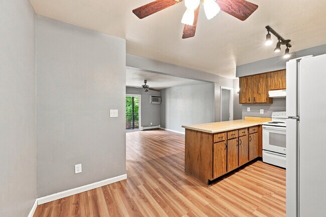 Building Photo - $1,340.95 - 1 Bed, 1 Bath Condo in Denver with In Unit Laundry!