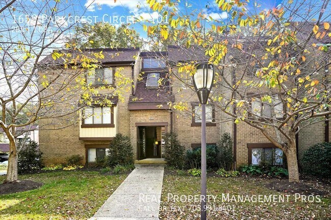 Building Photo - 1659 Parkcrest Cir