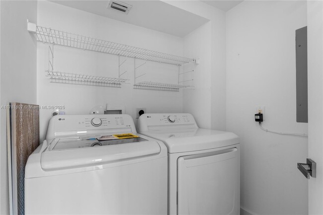 Building Photo - 21055 Yacht Club Dr