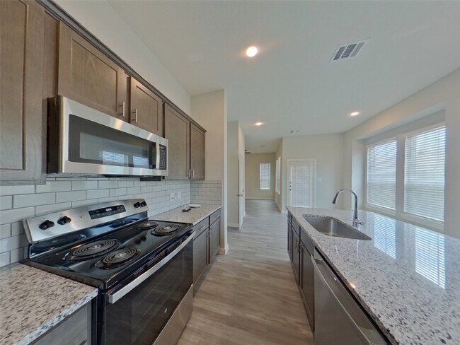 Building Photo - 9835 Willow Creek Commerce Dr