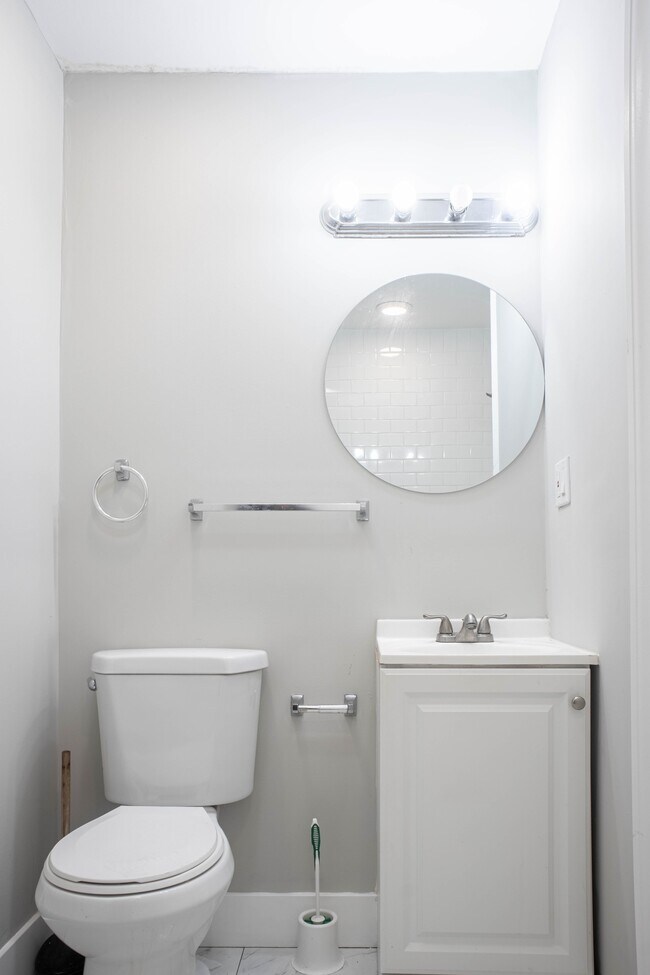 Building Photo - 2348 Moore St