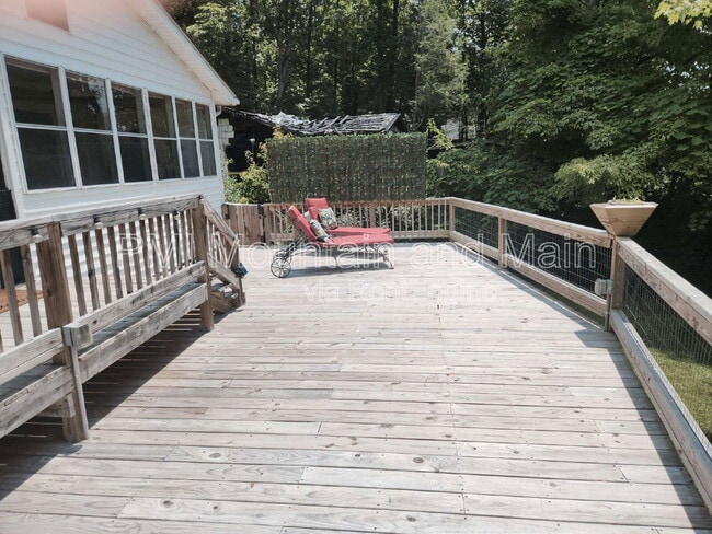 Building Photo - 488 Lake Hosea Dr
