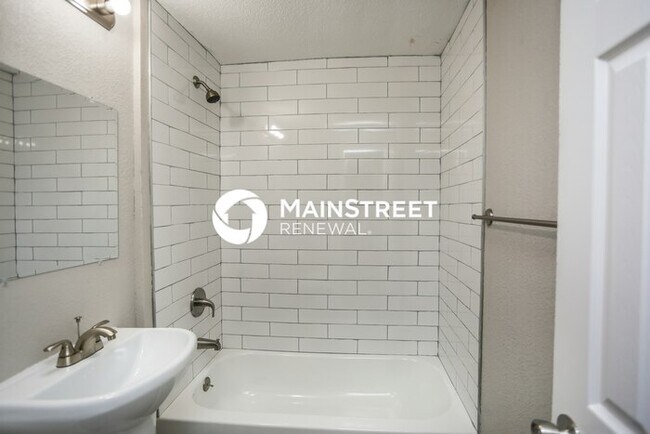Building Photo - 3 Bedroom Pet-Friendly Home in Kansas City...