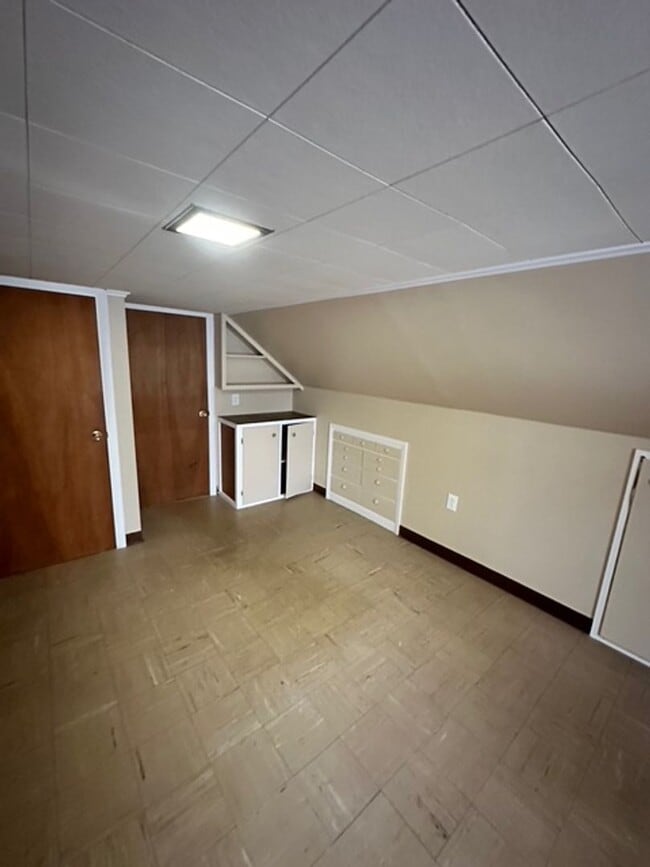 Building Photo - Charming 3-Bedroom Home with Large Backyard For Rent!