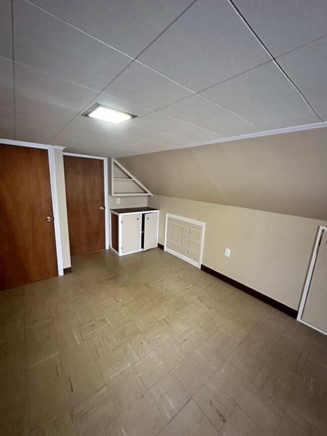 Building Photo - Charming 3-Bedroom Single Family Home For Rent on Glenbrook Road