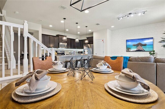 Building Photo - 1905 Majorca Dr