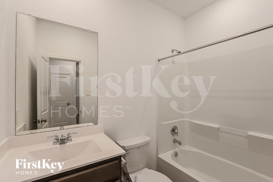 Building Photo - 18435 Summit Ranch Dr