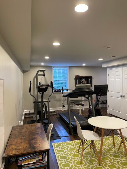 Building Photo - 4044 Emma Ln NE