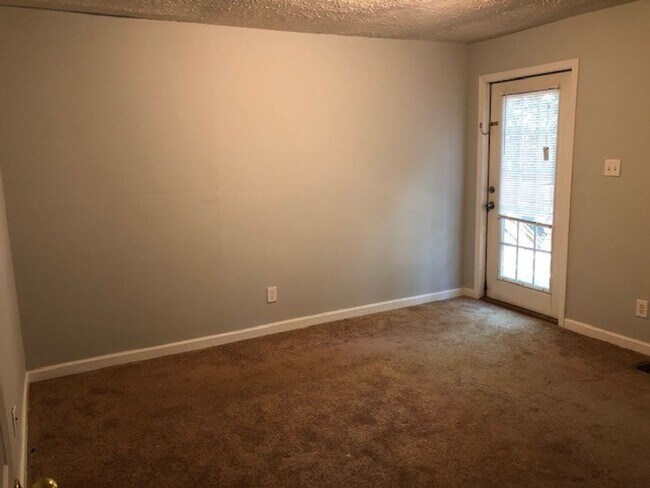 Building Photo - Normaltown Area Home! Available August 2026