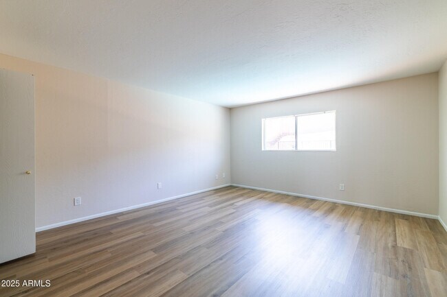 Building Photo - 2847 E Acoma Dr