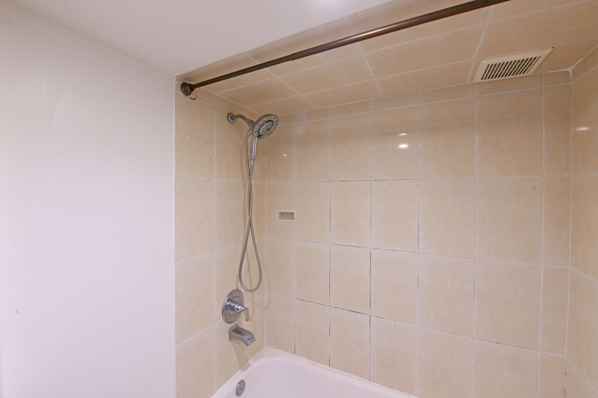 Building Photo - 7929 Blackburn Ave