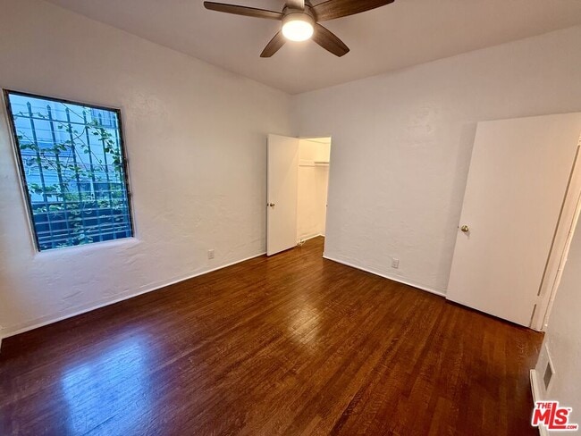 Building Photo - 2166 Beachwood Terrace