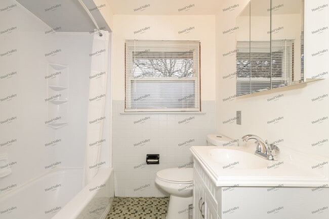 Building Photo - 8616 Elwyn Dr