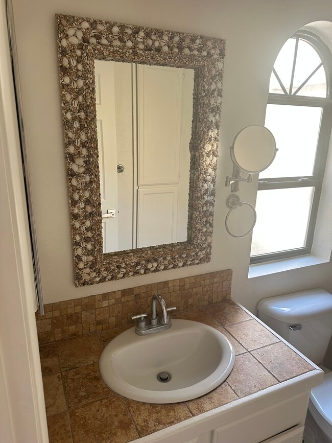 Building Photo - 8140 Spur Ct