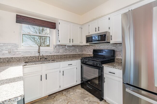 Building Photo - 6280 Spring Knoll Dr